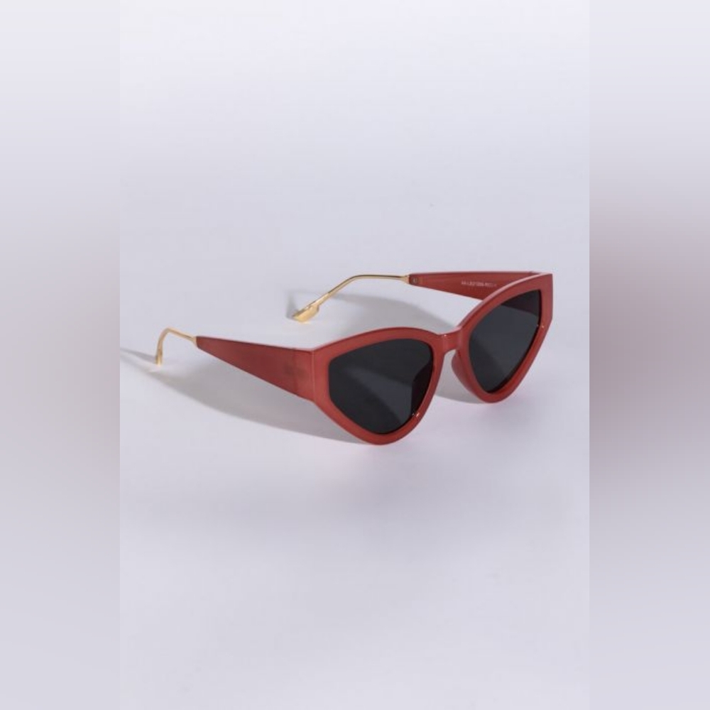 Femme Cateye Sunglass, Red Frame, O/S - Picture 3 of 4